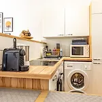 Cozy + Trendy By Jr City Apartments